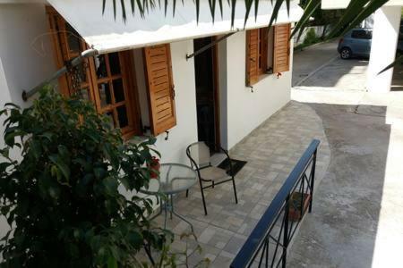 Sunny Garden Studio Apartment Athens Exterior photo